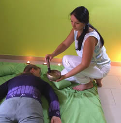 Energetická masáž tibetskou mísou