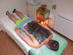 Rašelinový zábal je ideální pro bolavá záda a klouby